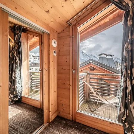 Inari - By Emerald 木屋