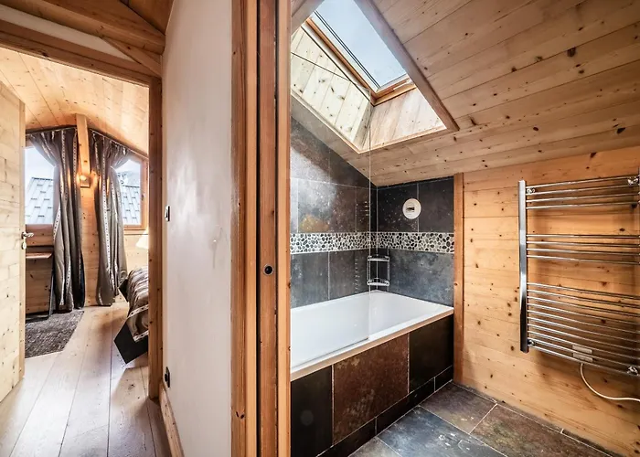 Inari - By Emerald 木屋 *