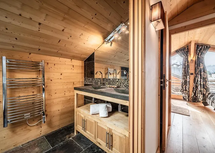 木屋 Inari - By Emerald *