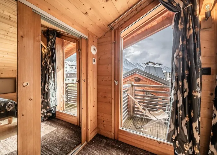 Inari - By Emerald 木屋