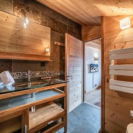 Inari - By Emerald *