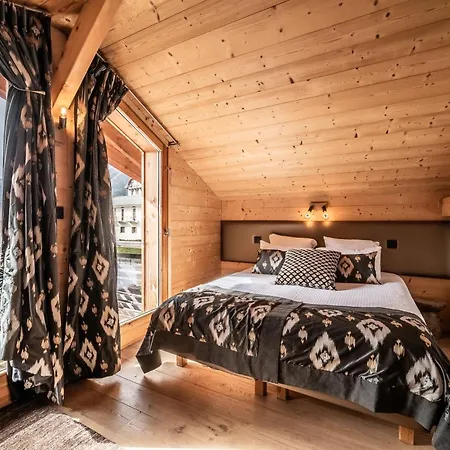 Inari - By Emerald *