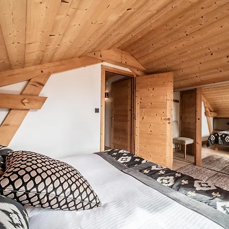 Inari - By Emerald *