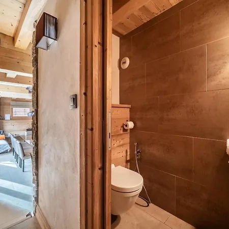 Inari - By Emerald *